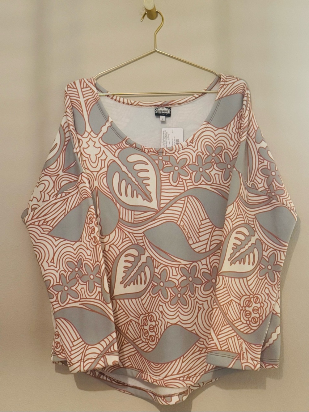 Manuhealii Long Sleeve Floral Geo Print Top in Gray and Peach
